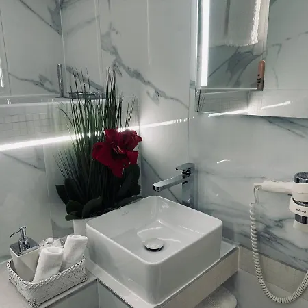 Z Prywatnym, Krytym Basenem Apartman Sopot