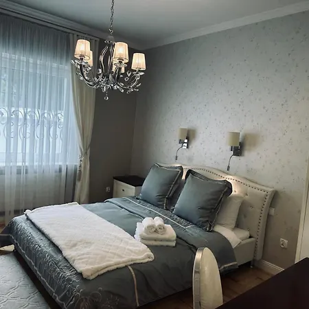 Z Prywatnym, Krytym Basenem Apartman *