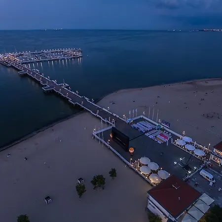 Z Prywatnym, Krytym Basenem Apartman