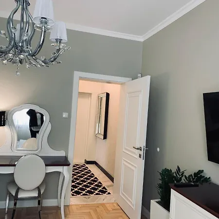 Z Prywatnym, Krytym Basenem דירה *