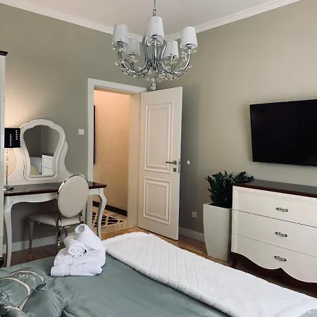 Z Prywatnym, Krytym Basenem Apartament *