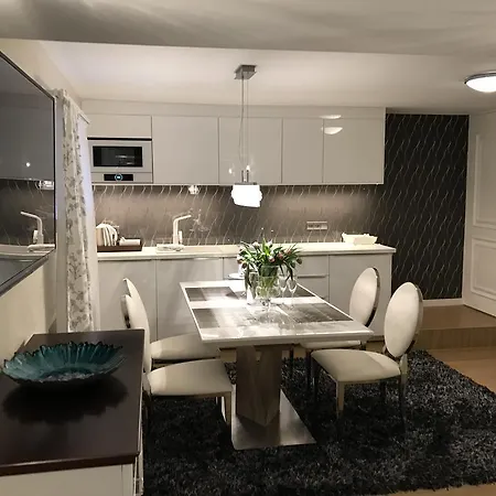 Apartament Z Prywatnym, Krytym Basenem