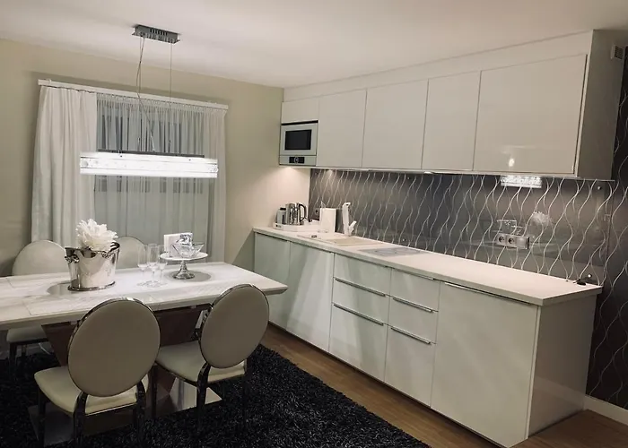 Z Prywatnym, Krytym Basenem Apartman