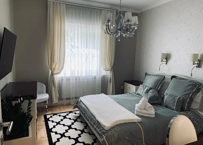 Z Prywatnym, Krytym Basenem 소포트