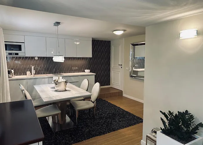 Z Prywatnym, Krytym Basenem Apartman