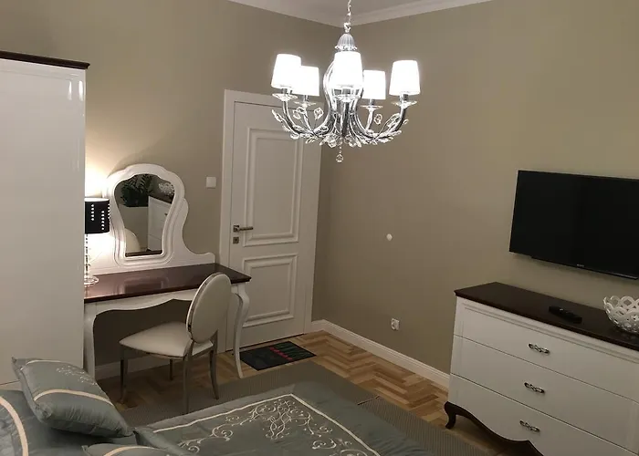 Z Prywatnym, Krytym Basenem Apartman *