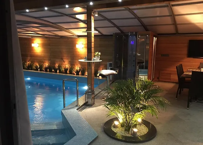 Z Prywatnym, Krytym Basenem *