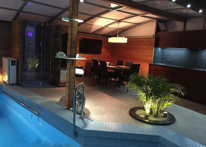 Z Prywatnym, Krytym Basenem