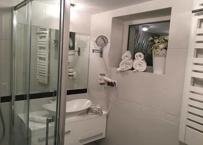 Z Prywatnym, Krytym Basenem Apartman *