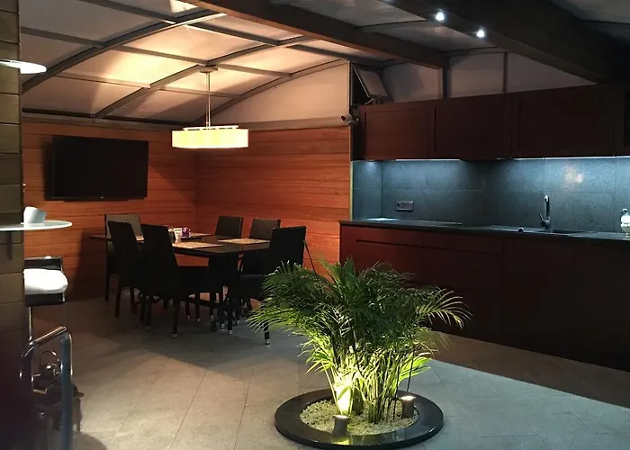 Z Prywatnym, Krytym Basenem