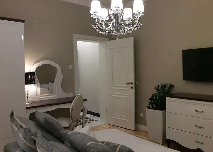 Z Prywatnym, Krytym Basenem Apartman