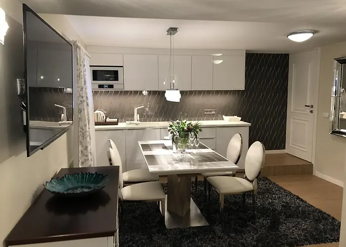 Z Prywatnym, Krytym Basenem